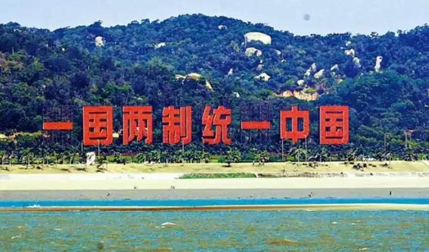 中国大陆要清醒了，台湾只要有马英九，朱立伦，洪秀柱，想实现和平统一，有点难度，因