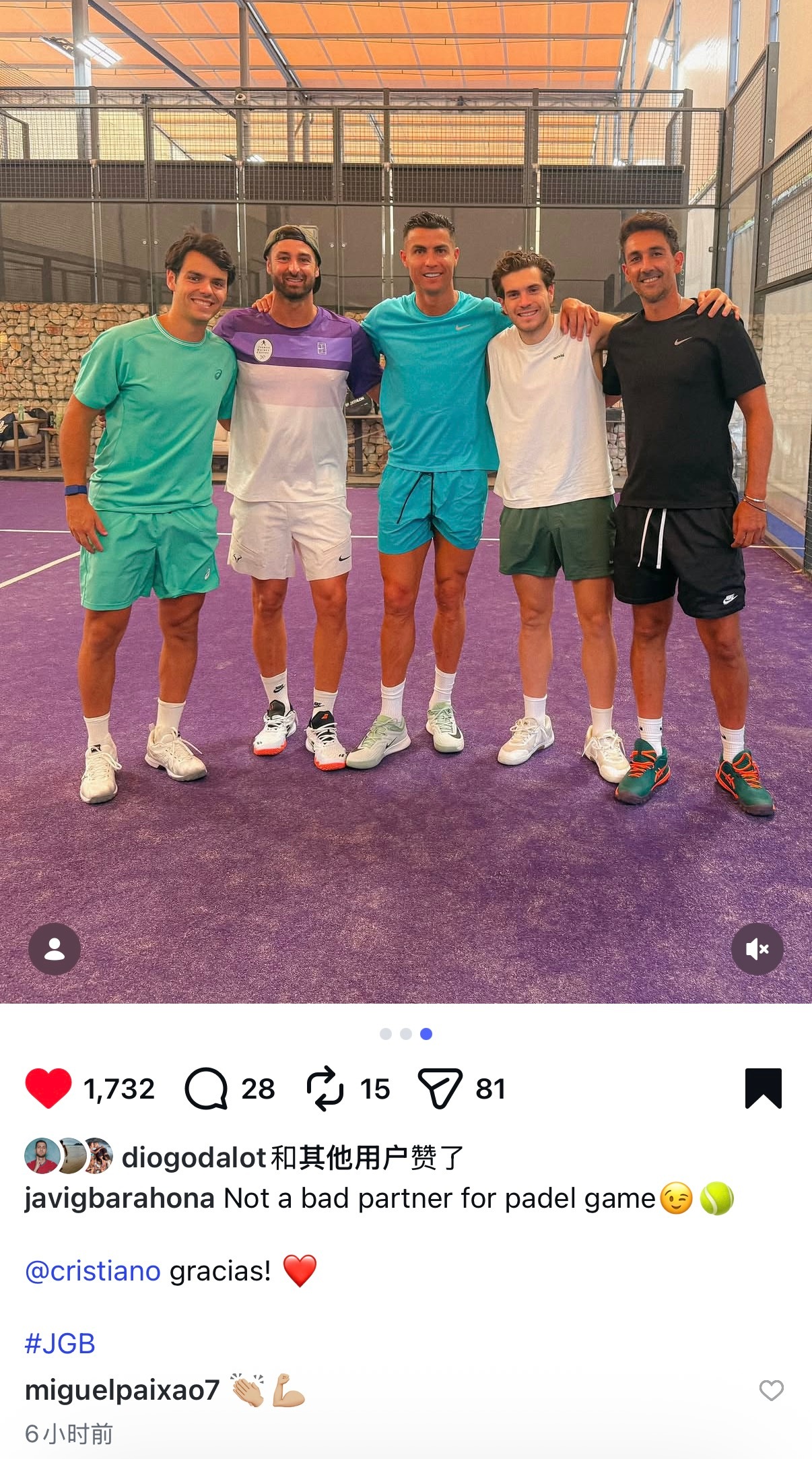 “Not a bad partner for padel game😉🎾”就这