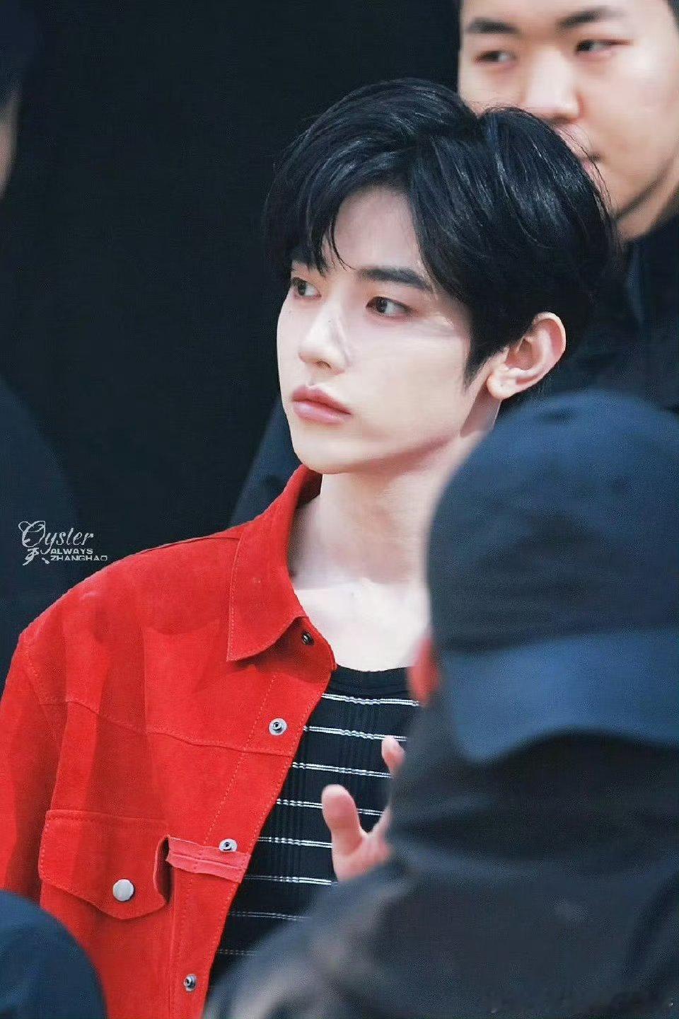 章昊出发录制你好星期六，帅哥红红火火 