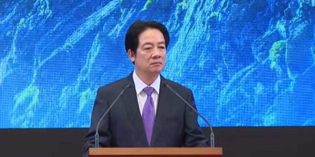 *赖清德又出来放话了，这回说的是：“中国大陆应该放弃在南海、东海还有台海的军事扩