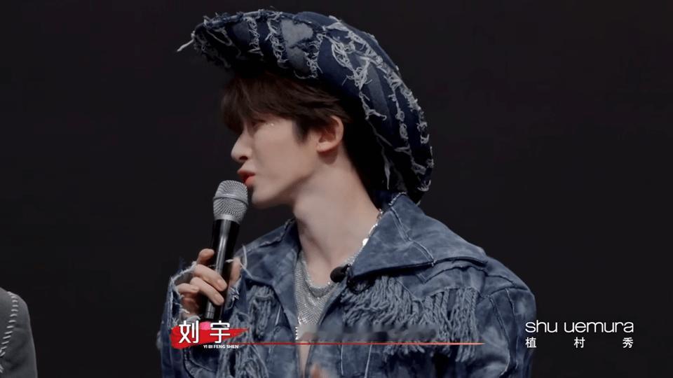 刘宇曝自己去年有三百多个舞台杜华羡慕刘宇接的工作多艺笔封神谁听了刘宇三百多个舞台