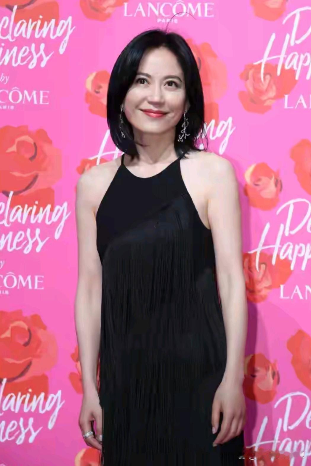 不结婚是最好的医美？53岁俞飞鸿又年轻又漂亮。 ​​​