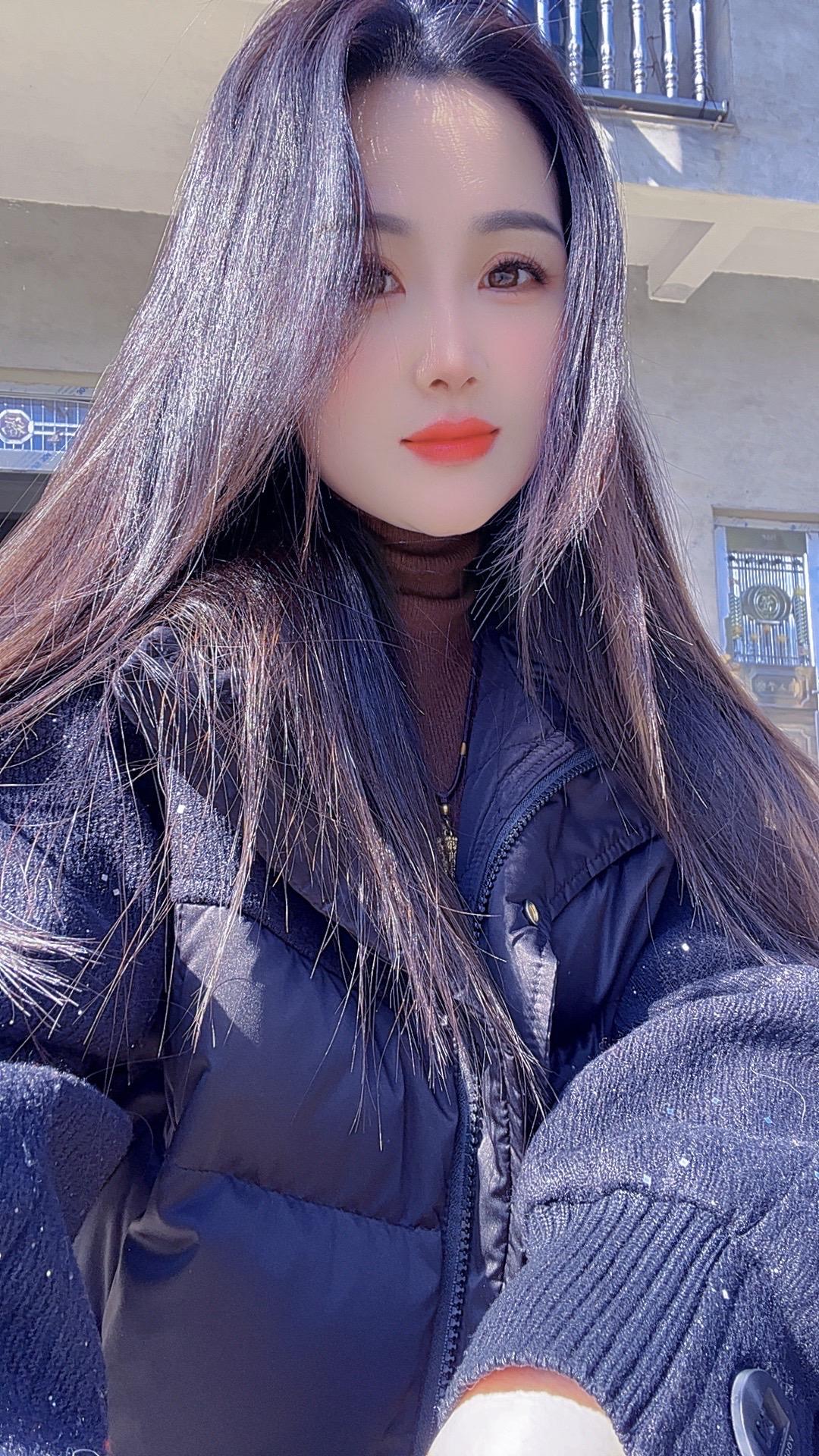 兜兜转转的日子，一年又接尾声，普普通通的日子，日复一日努力活着，希望2...