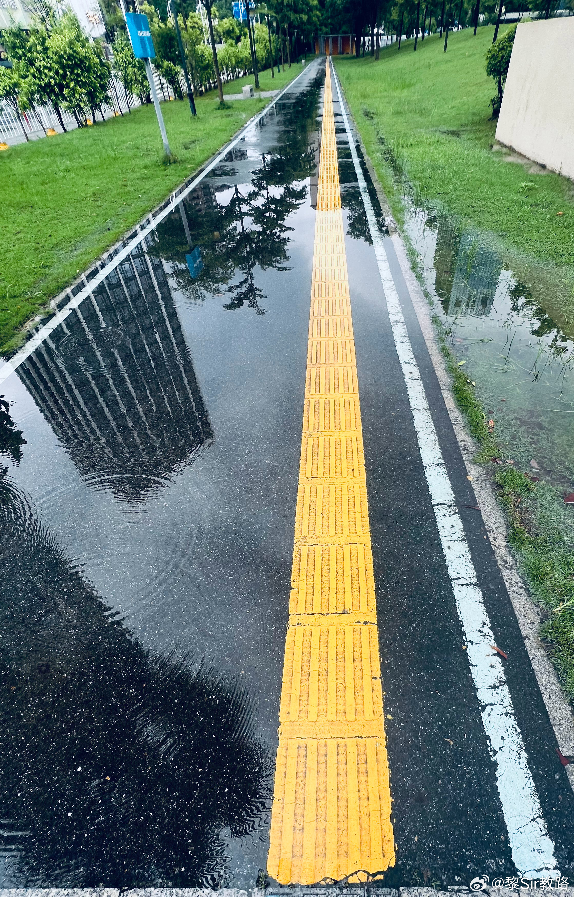 淋雨好过太阳晒爽 