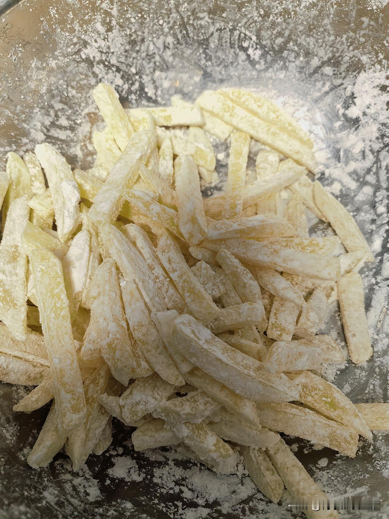 我替你们试过了，怎么把快要发芽的土豆变废为宝，昨天下午在家做卫生，发现厨房角落里