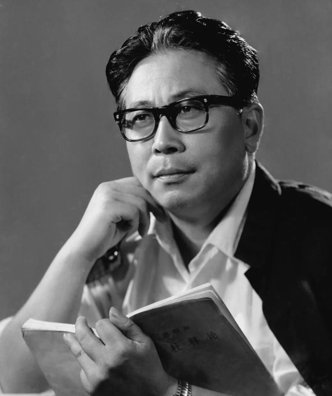 魏启明（1926年5月-2000年11月11日），江苏南京人，话剧表演艺术家，曾