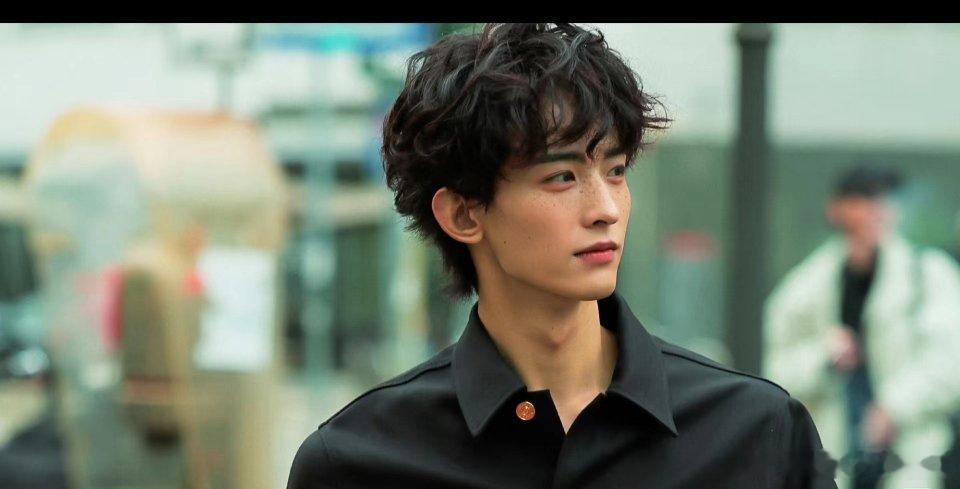 常华森这个卷毛小狗的造型真的绝了，好看 ​​​