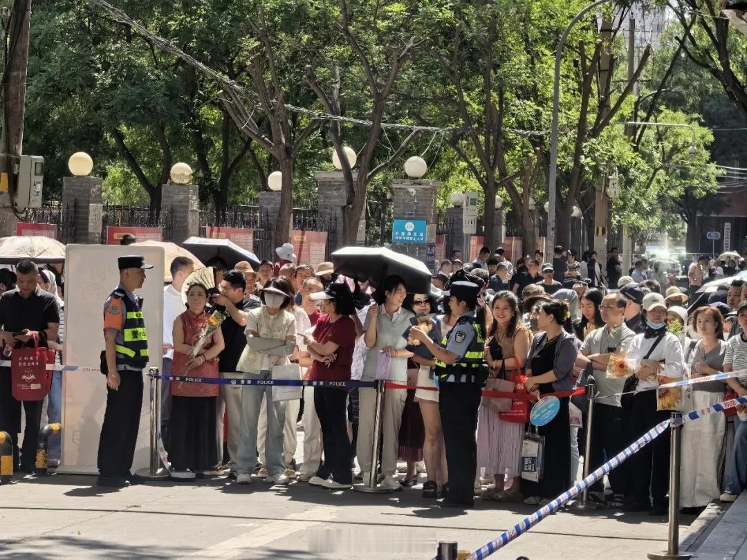 兰州全城暖心护航中考今日开考！2026年兰州市中考顺利启幕，全市4万余名考生奔赴