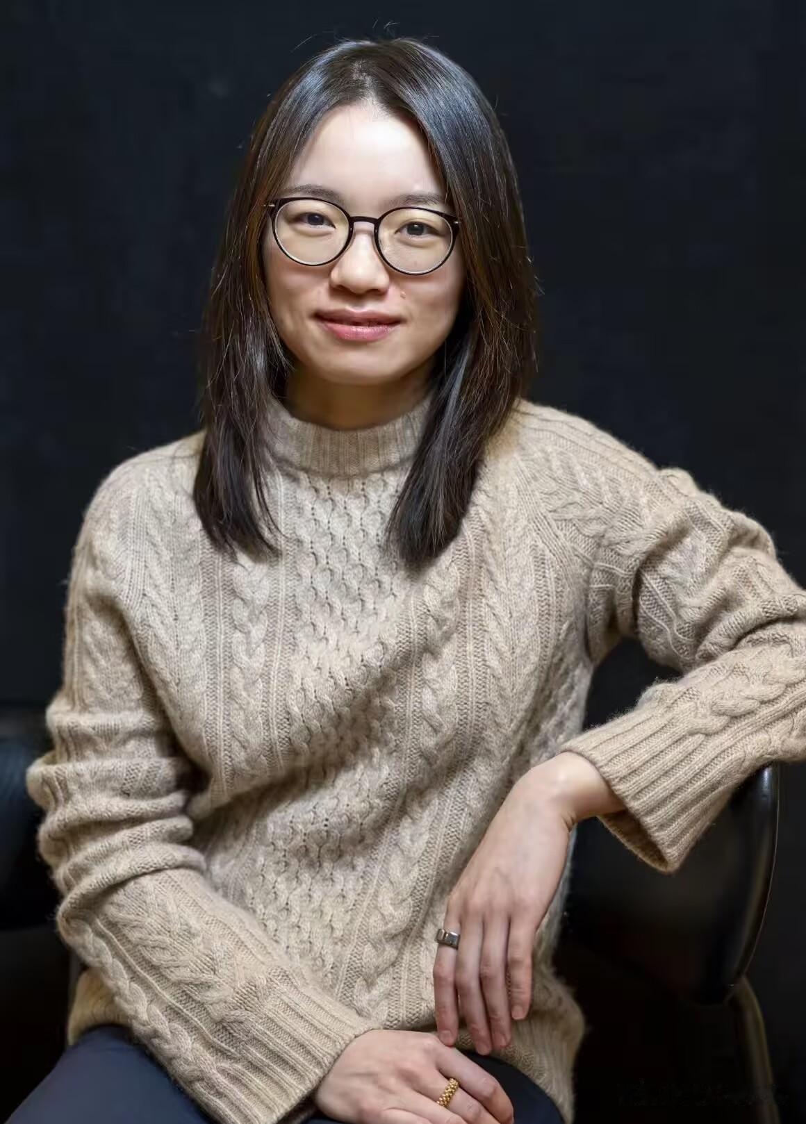 关于王虹
我又挖出几个真相。第一，她小学跳过两次级，没有奥数培训经验，普通高考路