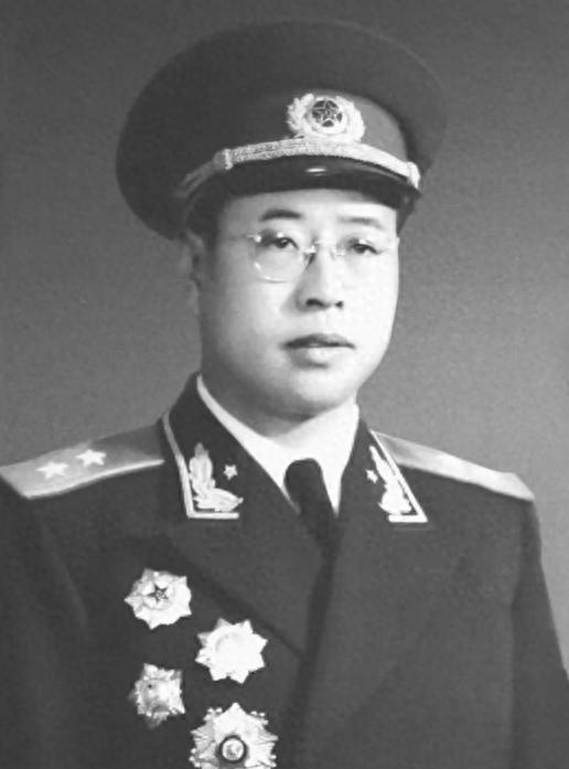1975年旷伏兆探访程子华，老战友见面时感叹：“活老虎”的确又重新真正地活过来了