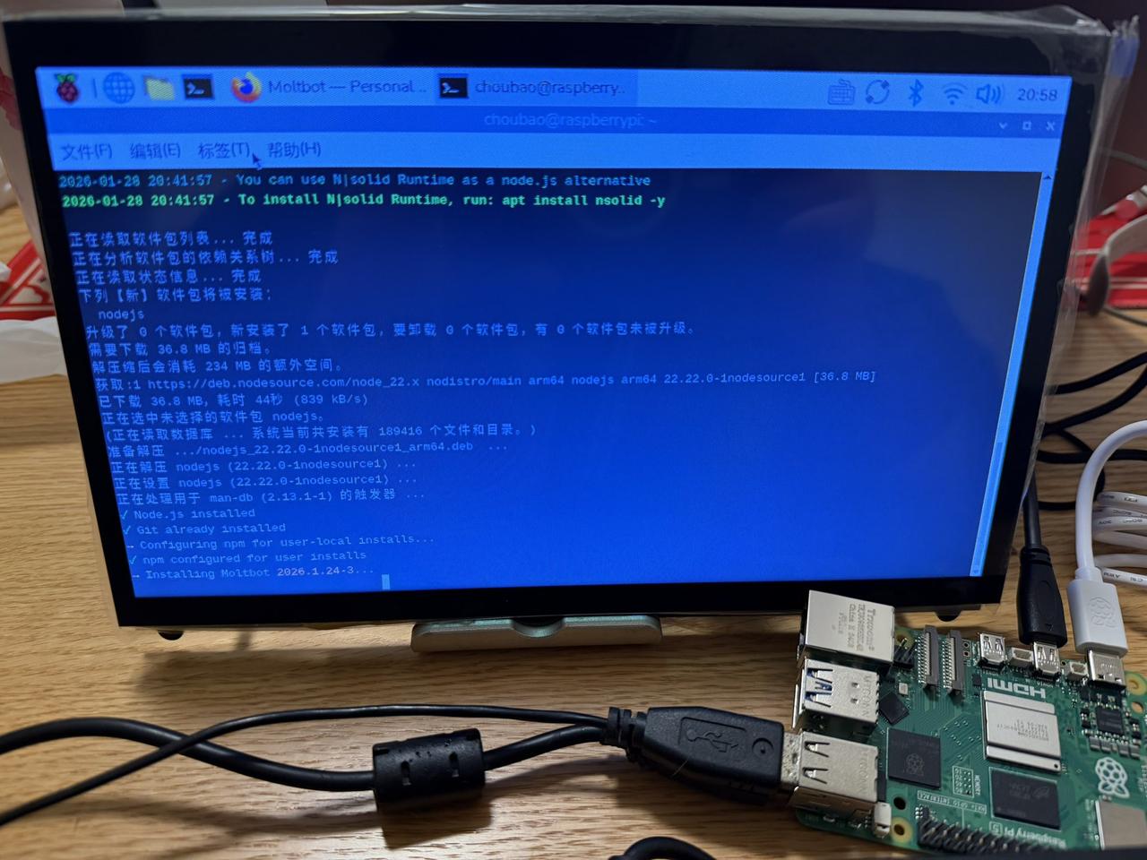 给新买的 Mac mini 装了 clawbot/moltbot，接管了所有飞书