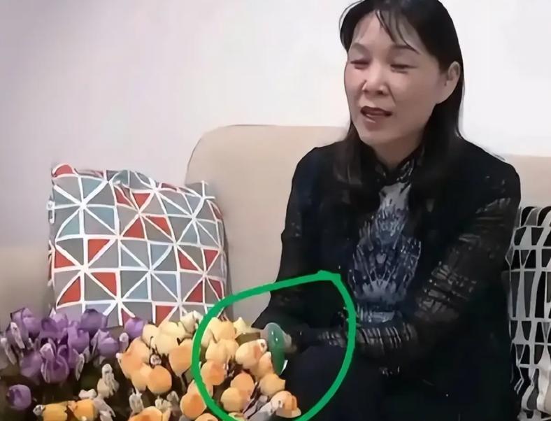 杜建英一家子傻眼了！

资产冻结？不过是走流程。

杜女士那边以为自己必胜
却忘