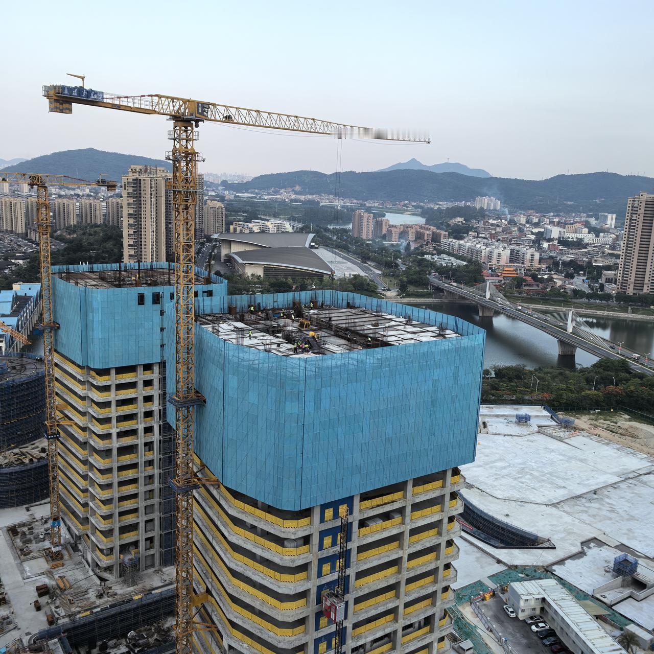 高楼逐日拔新姿 江北新城启新程
 
伫立江北新城政务片区，南安市能源工贸集团总部
