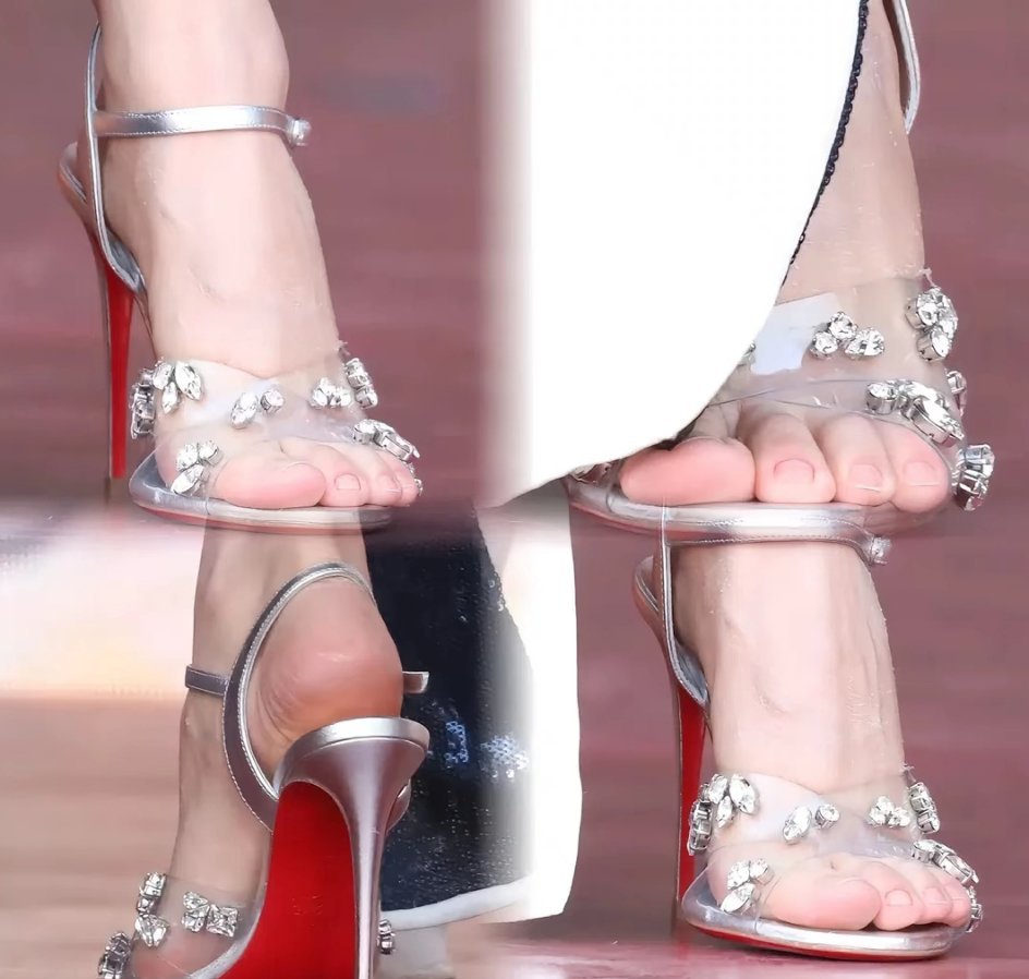 恋jio的兄弟们给说说，这是谁的脚？