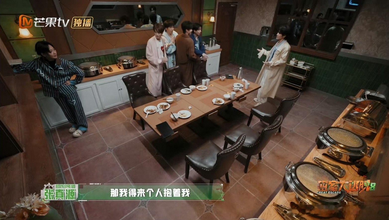 密室大逃脱 我的评分：陈哲远彭昱畅张真源布阵密室大逃脱 张真源说必须有人牵着他的