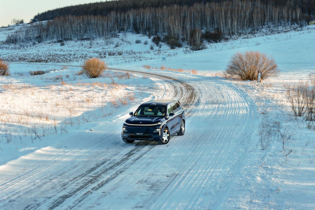 北方冬季电动车的续航与充电难题，一直困扰着许多用户。深蓝汽车此次冬测，直击这一核