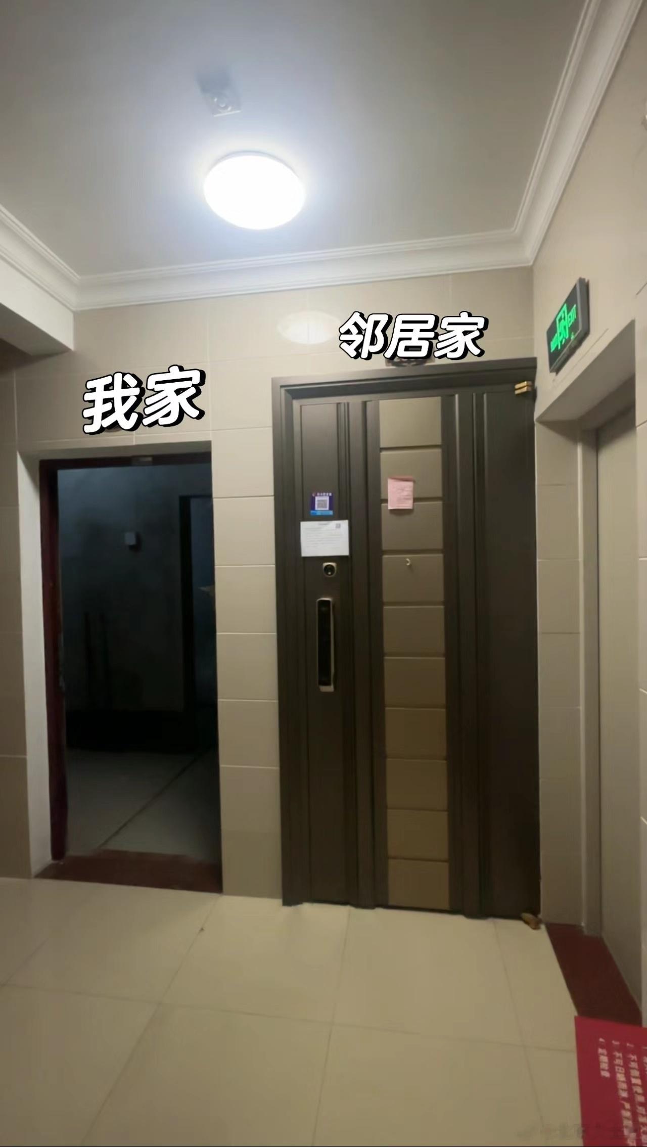 邻居家装修，把门搞成这样，换成你，你能接受吗？ ​​​