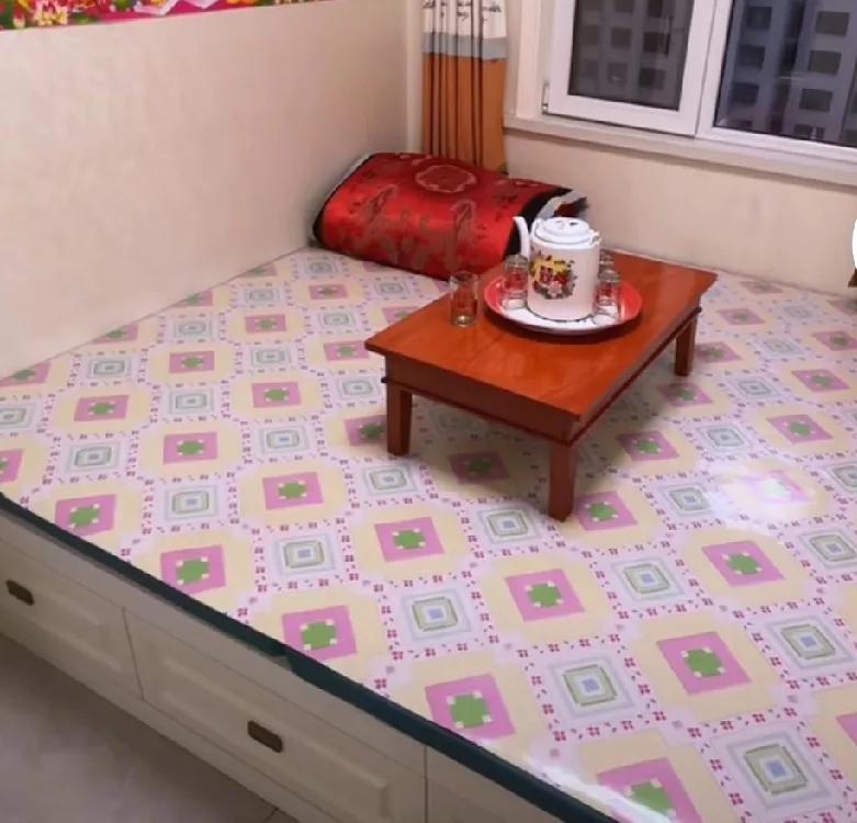 我承认自己老了。因为我发现自己由原来的一天吃三顿饭，变成一天吃两顿饭，竟然也不感