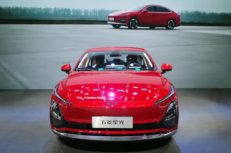 你的工资配什么车？
1、月薪3000元--电动车
2、月薪5000元--电动汽车