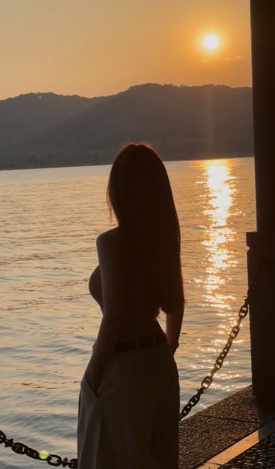 最近还好吗 记得每天要开心❤️‍🔥以后太远了我要眼前的此刻