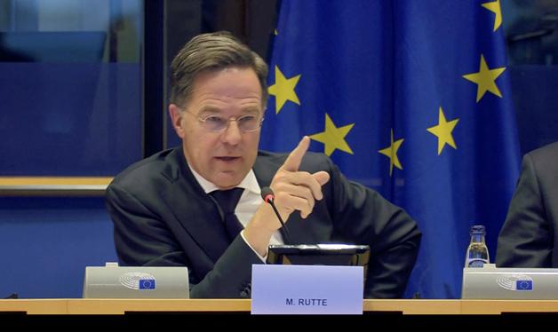 [呲牙]北约秘书长吕特说欧洲人想实现防务自主，是白日做梦。。。
[呲牙]26日在