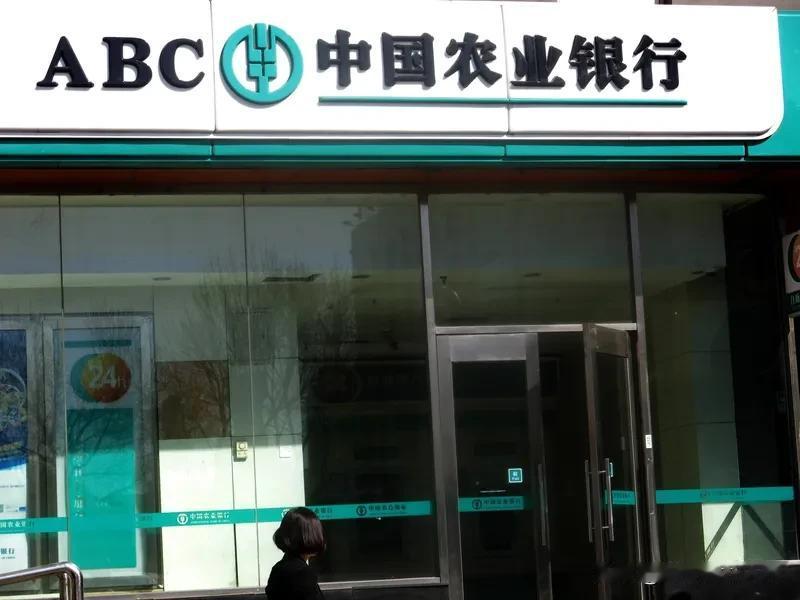 11月3日，工商银行发布公告，自当日起暂停受理如意金积存业务的开户、主动积存、新