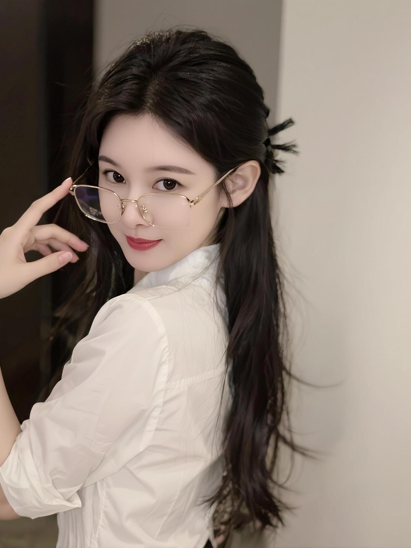 宝，别老给那个女的发信息了，也给我发点，我也读过书😅