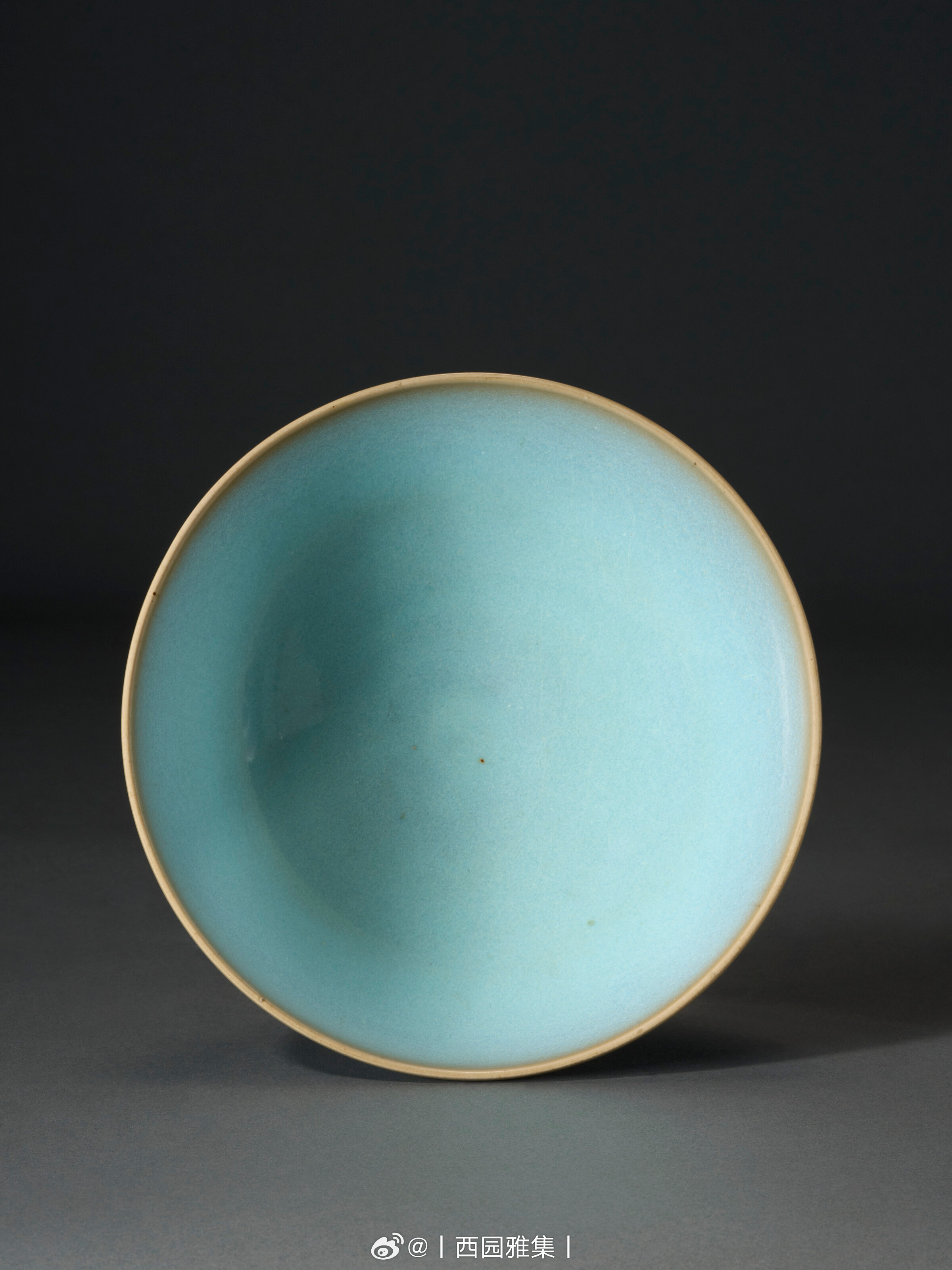 北宋/金 钧窑大碗尺寸：直径21 cm来源：佳士得2026春拍《重要中国艺术》 