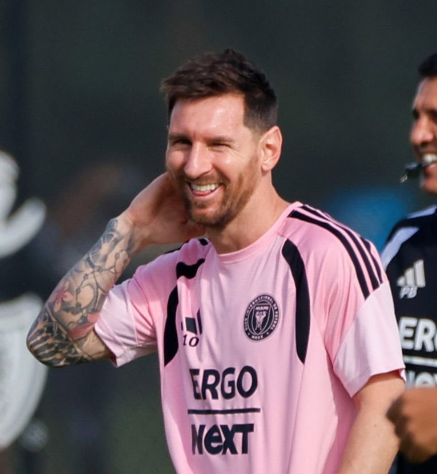 今日训练的梅梅照片太可爱啦梅西