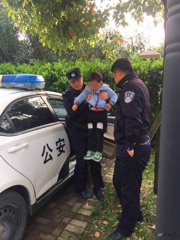 炸裂的套路
帮你还银行欠债，还给你钱，你敢信？
      如果你欠了银行一百万