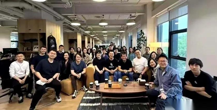 中国顶尖人才成“套利工具”？几十亿打包卖给美国，这波操作太扎心！
 
别再吹什么