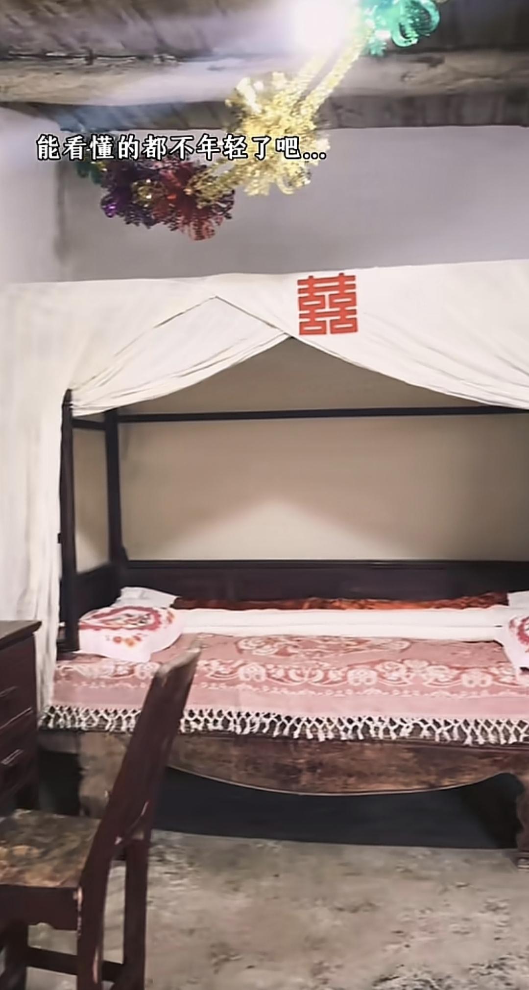 今天看到傻丫头这个视频，简直就是四川70后生活的真实写照，她这个视频当中的每一个