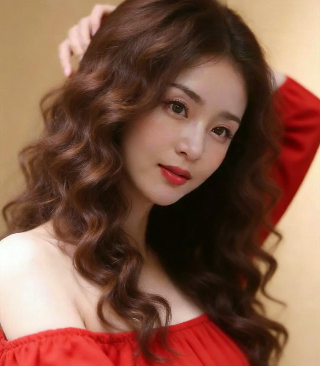 婆婆说话有点土里土气，竟然也遭到了儿媳妇的嫌弃。

丈夫带着媳妇和孩子回老家，婆