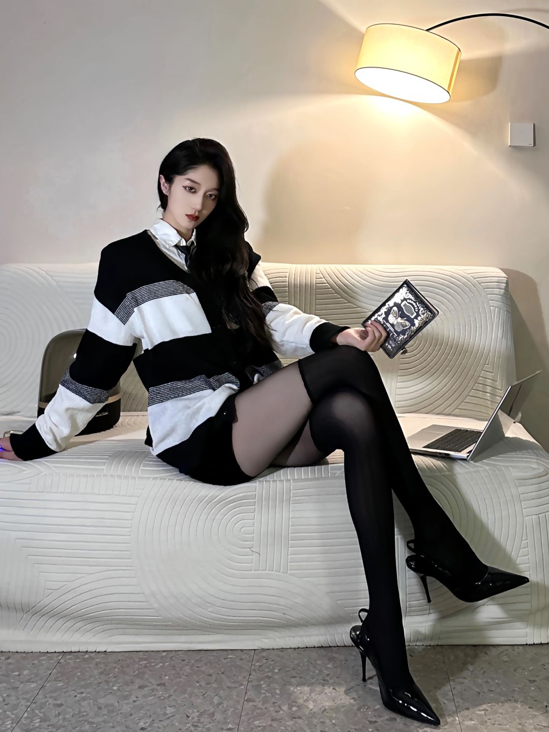 ✍🏻 Lovelorn woman writer…