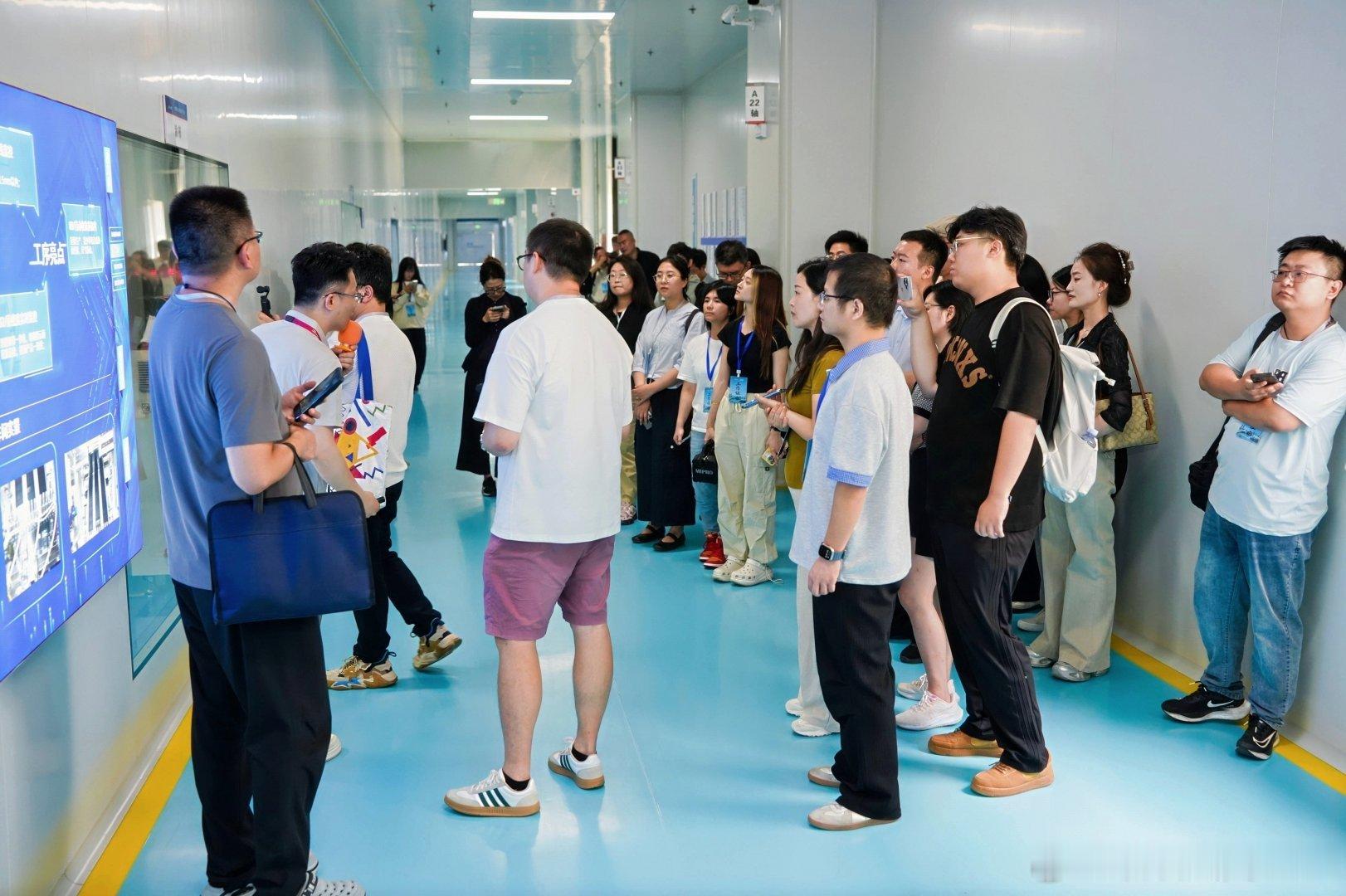 来枣庄赴一场硬核工业之旅参加欣能量之旅走进枣庄欣生基地，亲眼见证电芯全流程智造，