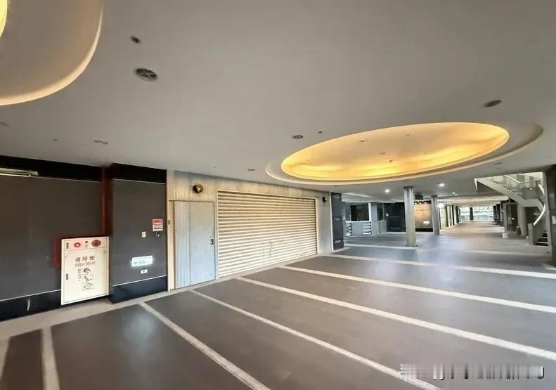 国民党太磨叽了，这事儿闹的，侯友宜竞选的总部被苏巧慧租走了！

这个地方正对着新