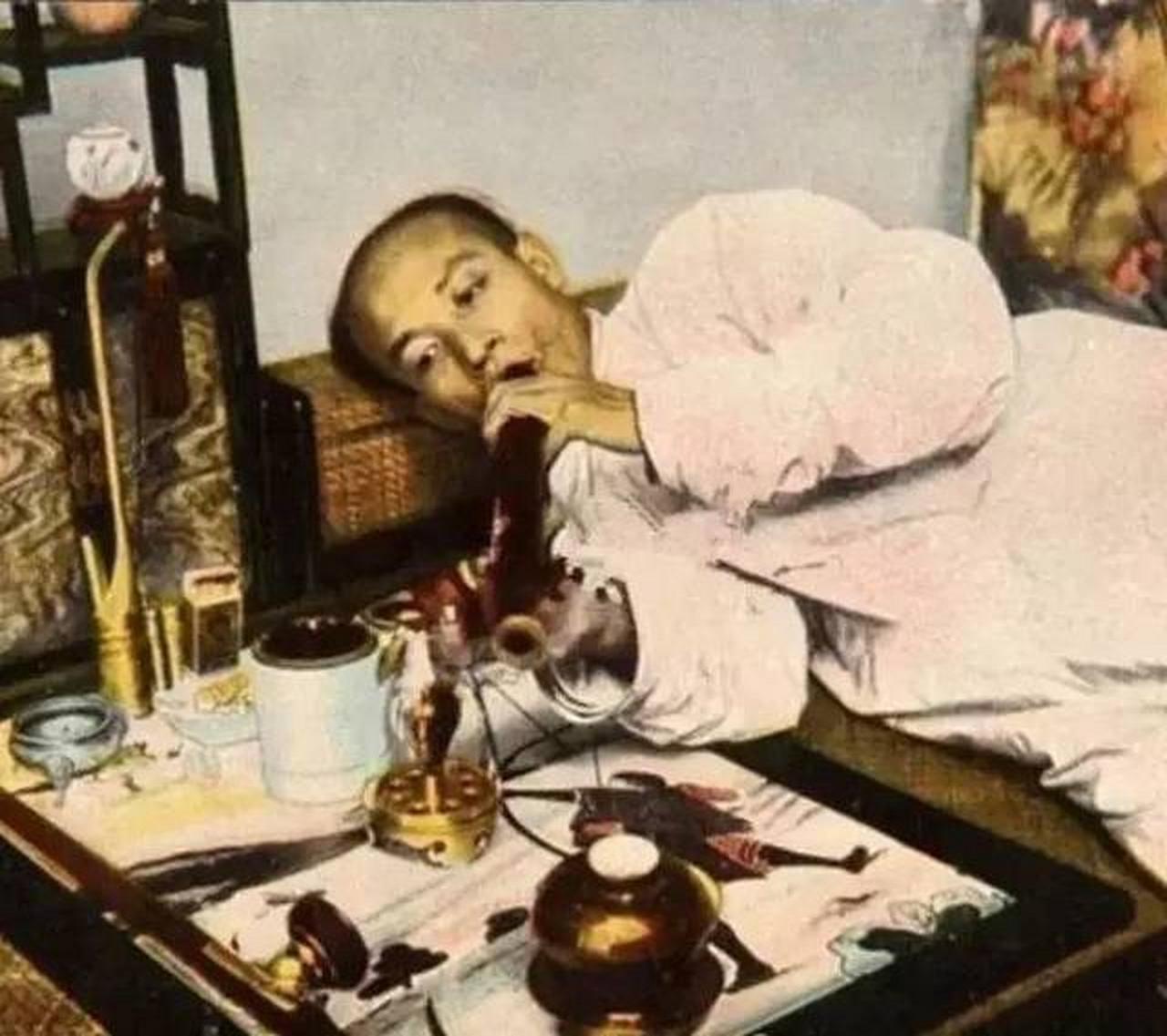 为什么民国禁毒总是失败？
《银元时代生活史》的作者陈存仁这么写：从前走私贩毒，都