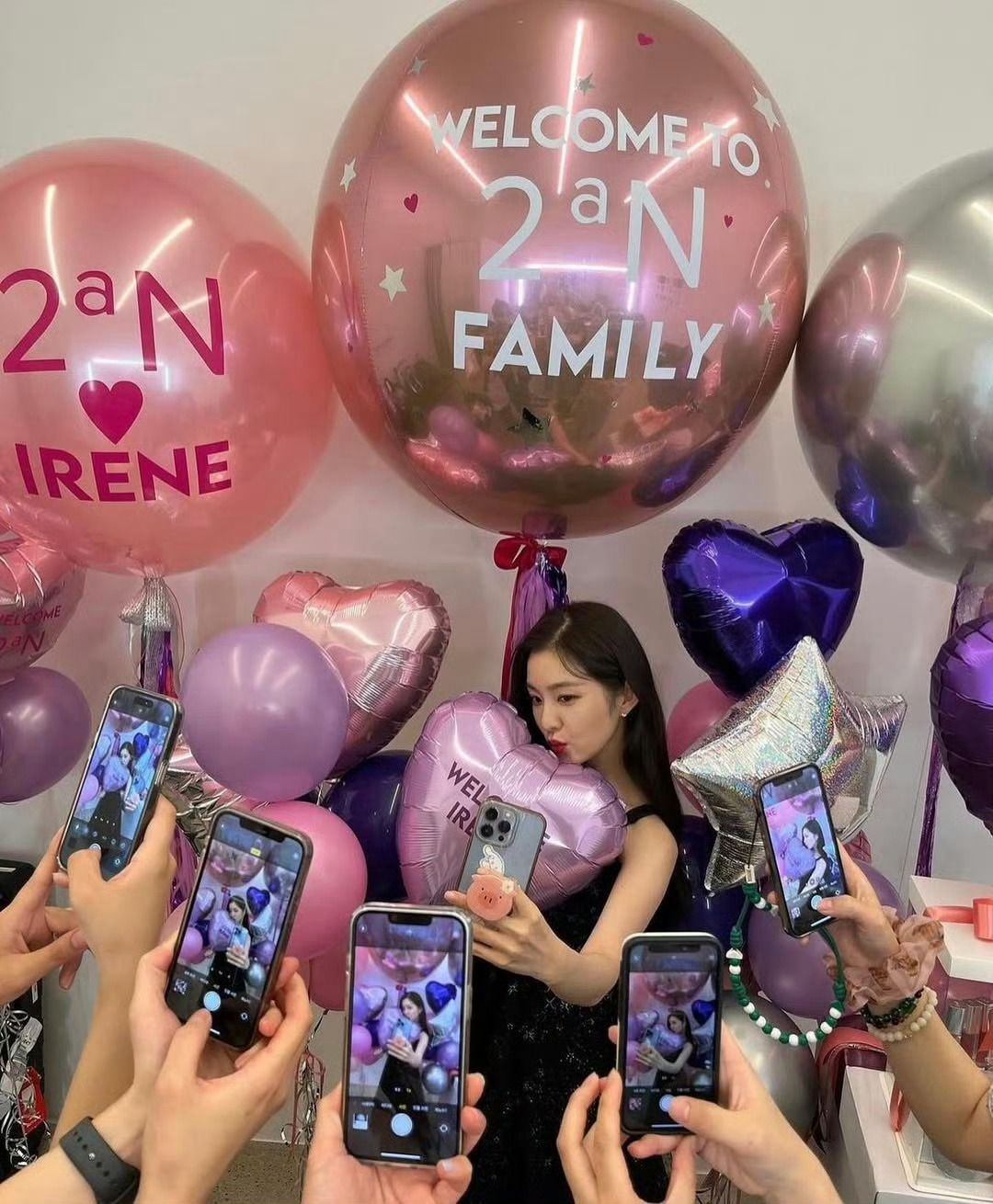 Irene[超话]裴珠泫 被相机包围的女神Irene ​​​