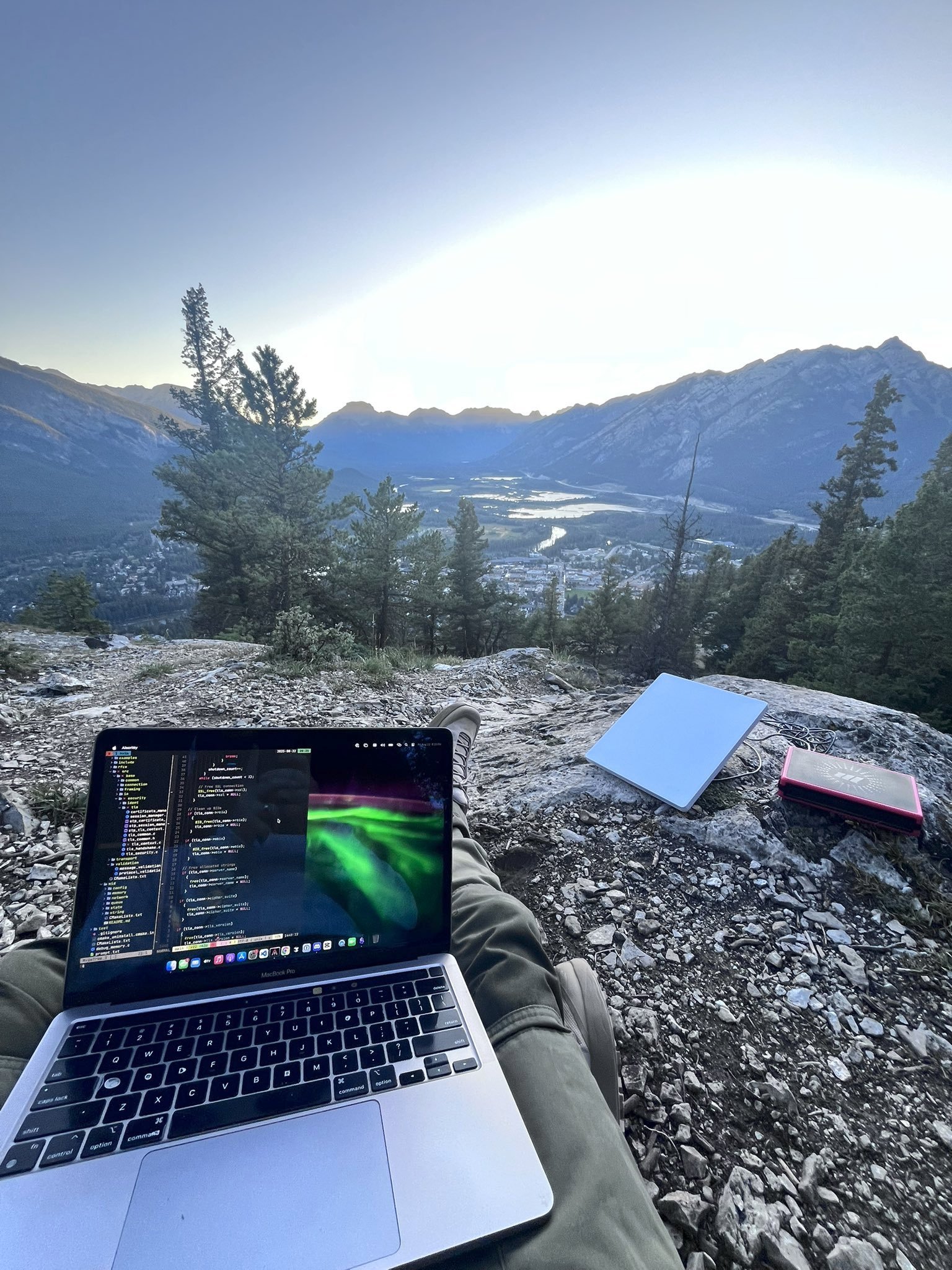 SpaceX星链用户突破1100万！第三方统计数据显示，截至3月28日，Spac