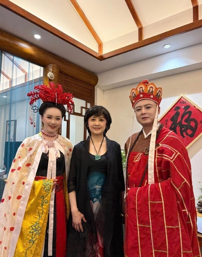 73岁朱琳还是那个最美的女儿国国王，岁月从不败美人！ 