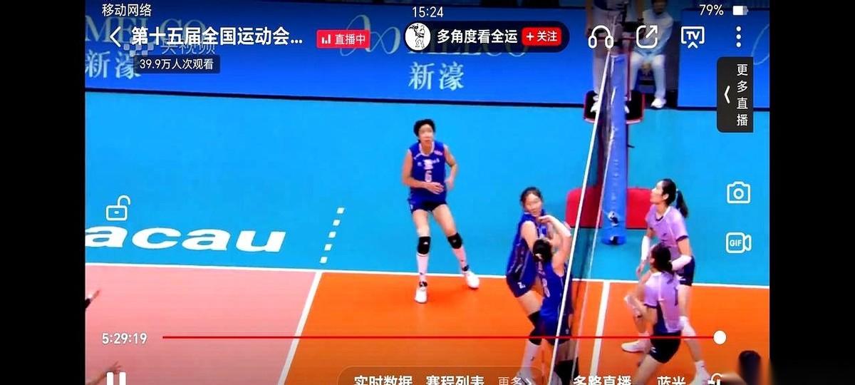 说句心里话，看到朱婷累到快虚脱，就为了带队拼下一个第五名，我心里真不是滋味。
那