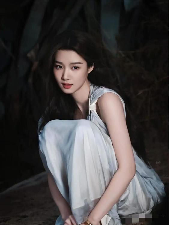 幸福的生活都是一样的，
但美女却各有不同……