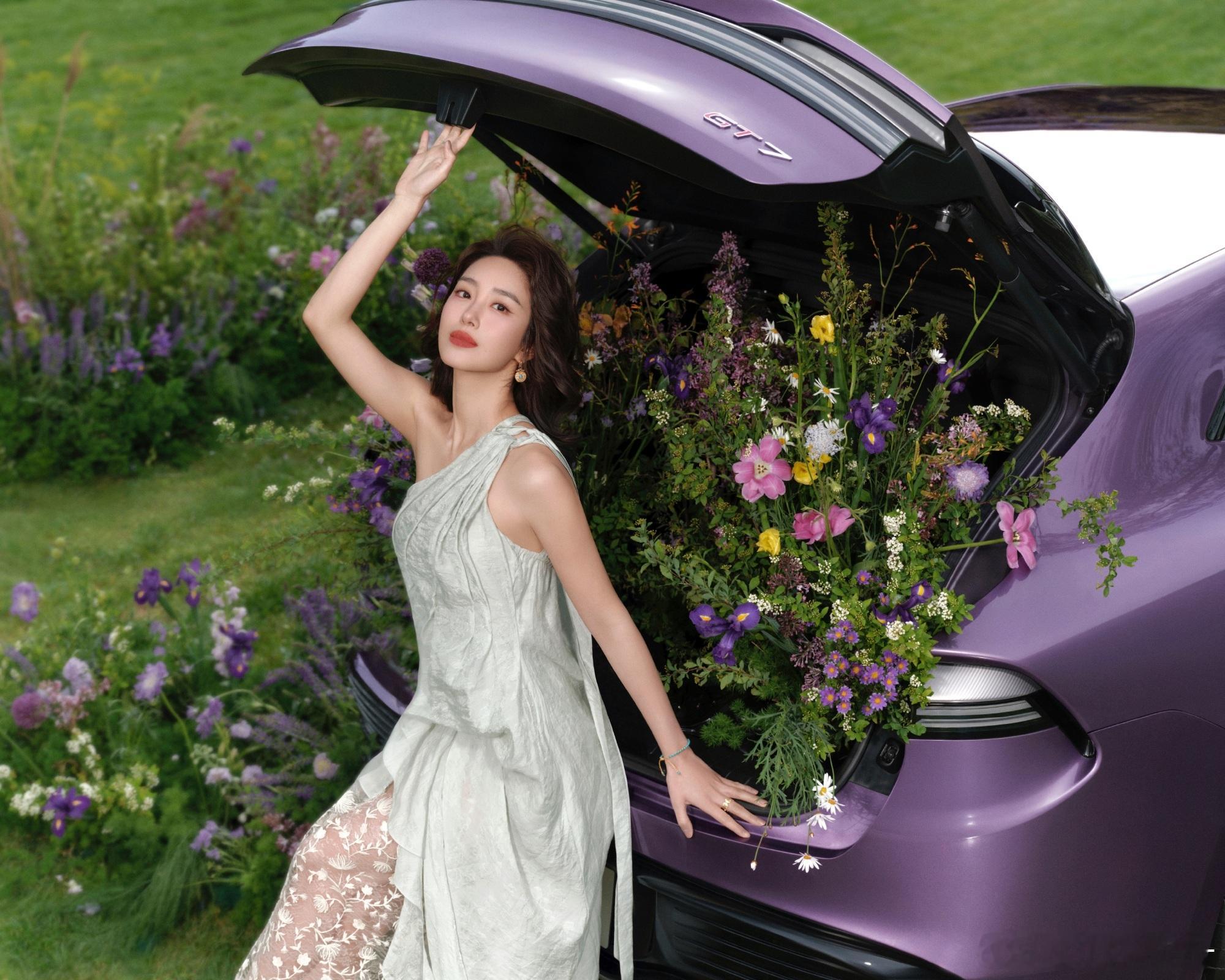 想不到，根本想不到，怎么联想到一块儿的？我们来看看启境GT7，全球量产最高规格8