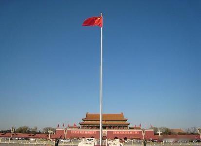 我们的国家是宽容的，但是不代表没有底线。你一个踢球的你不好好踢球你犯什么混，找削