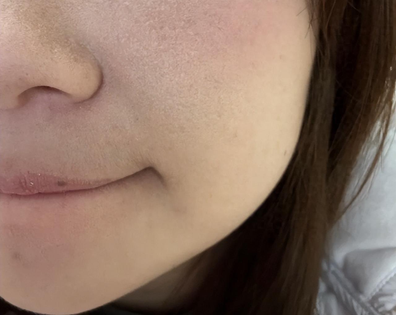 脸干到卡粉？这瓶水救我于水火！
最近脸直接开启“罢工模式”，洗完脸紧绷得像被无形