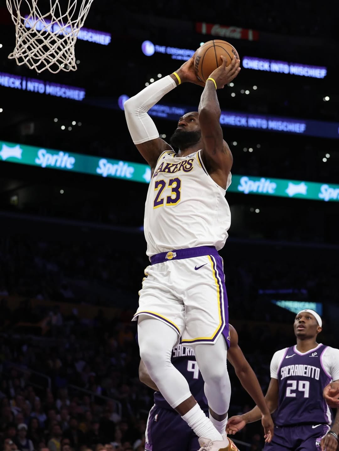 12306回应乘客在高铁上用排插目前，詹姆斯生涯常规赛总进球数为15827个，距