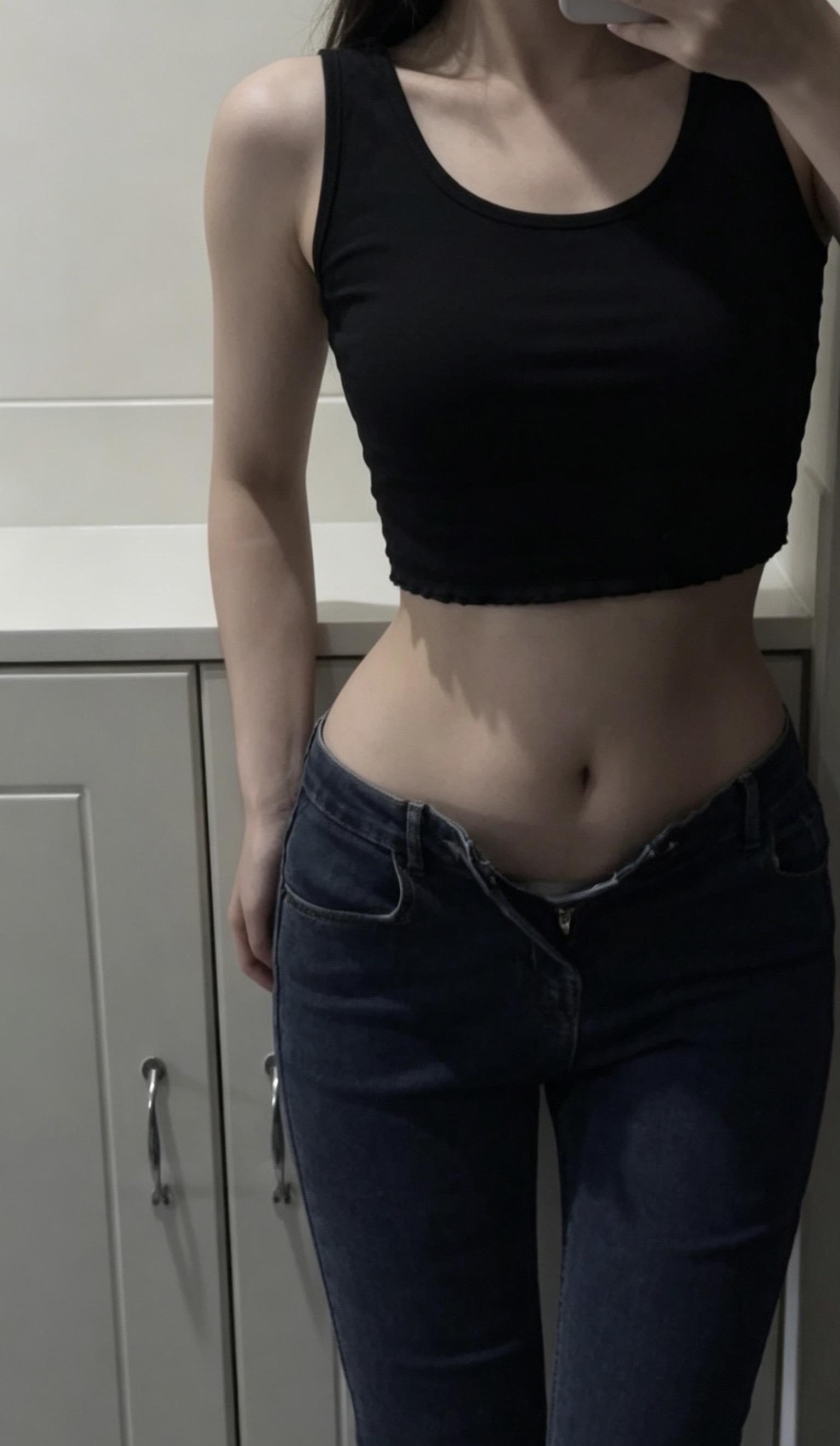 做你的小腰精 身材要可控 今日马甲线 麦浪 身材很哇塞