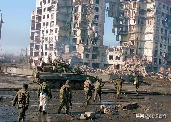 伊朗这场仗，基本上已经打不下去了。

不是说伊朗要公开举白旗，那是绝对不可能的，