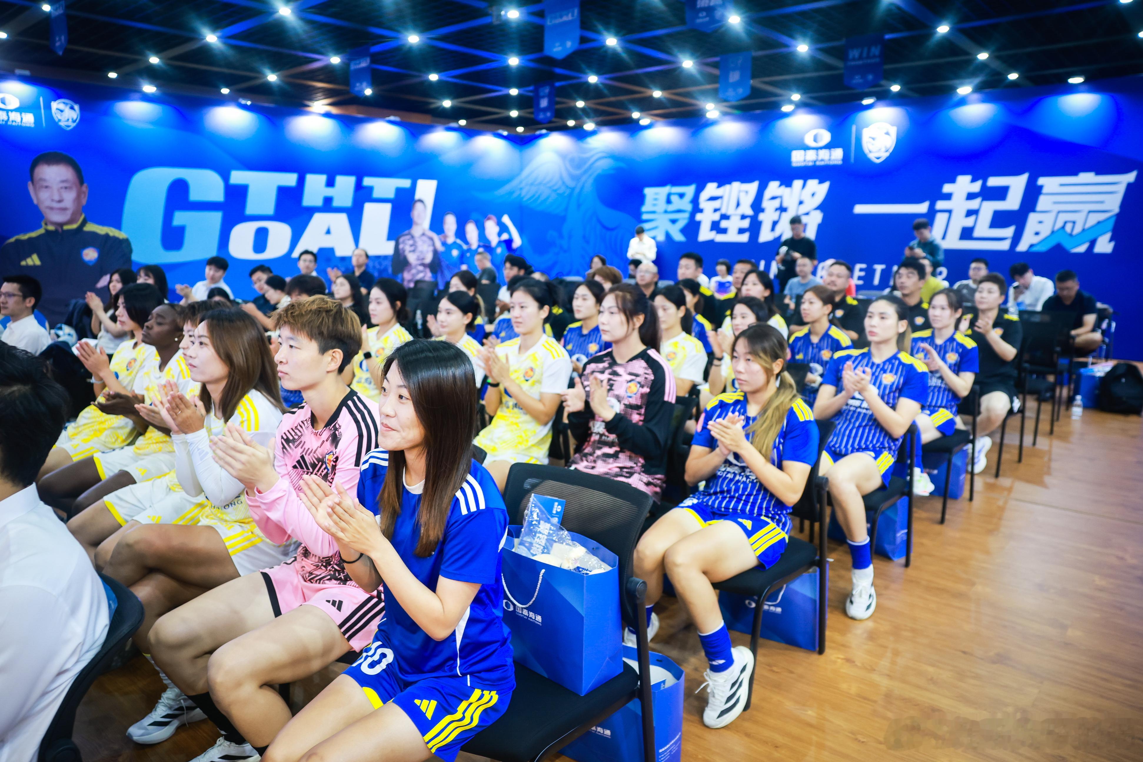 上海女足焕新出发女超联赛 ​​​