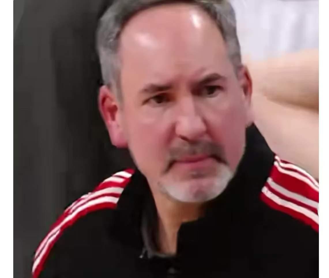 邱彪下课吧，真的是胡乱换人，没有战术布置，全靠蒙，根本没有为球员布置战术，本来前